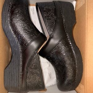 Dansko LT Pro Tooled Clogs - Black Floral, 42